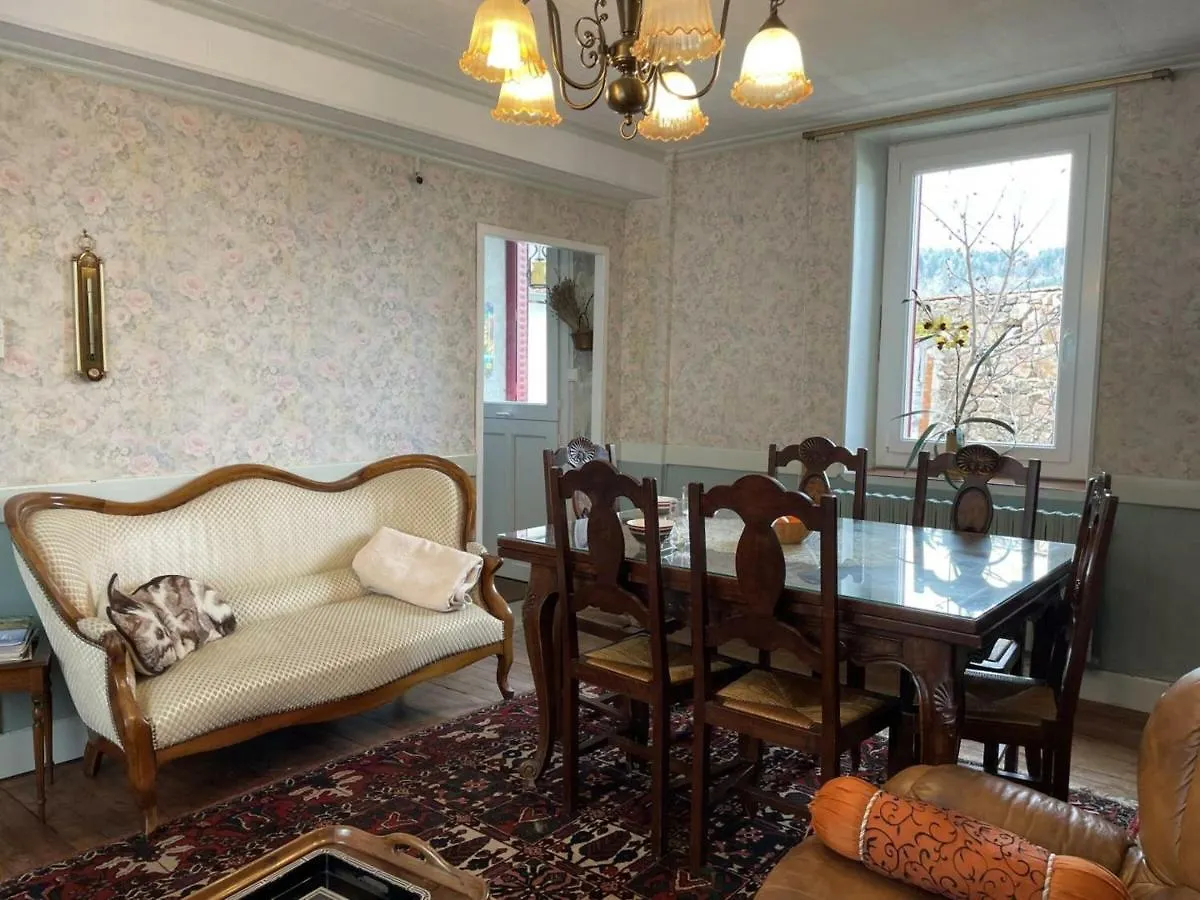 Charmante Maison Familiale Avec Cour Fermee, Proche Randonnees Et Sites Naturels - Fr-1-489-277 Arfeuilles 0*,  France