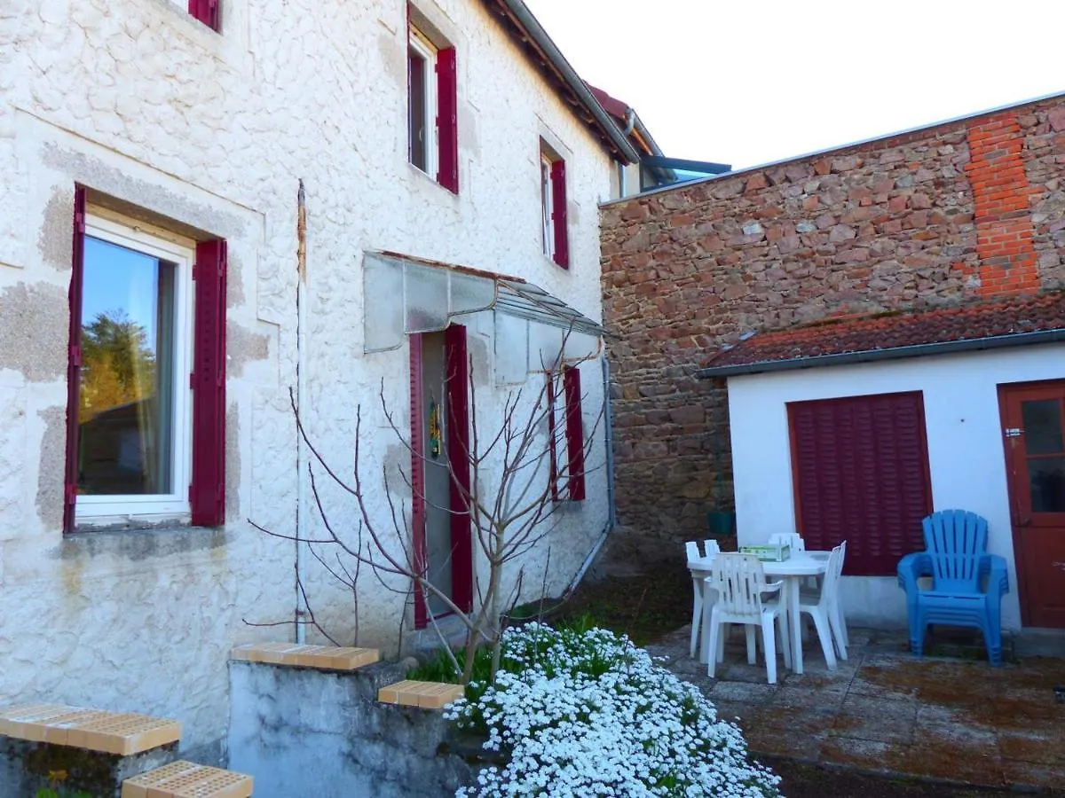Charmante Maison Familiale Avec Cour Fermee, Proche Randonnees Et Sites Naturels - Fr-1-489-277 Arfeuilles