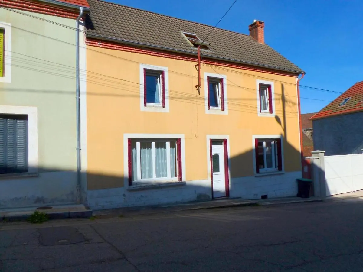 Holiday home Charmante Maison Familiale Avec Cour Fermee, Proche Randonnees Et Sites Naturels - Fr-1-489-277 Arfeuilles