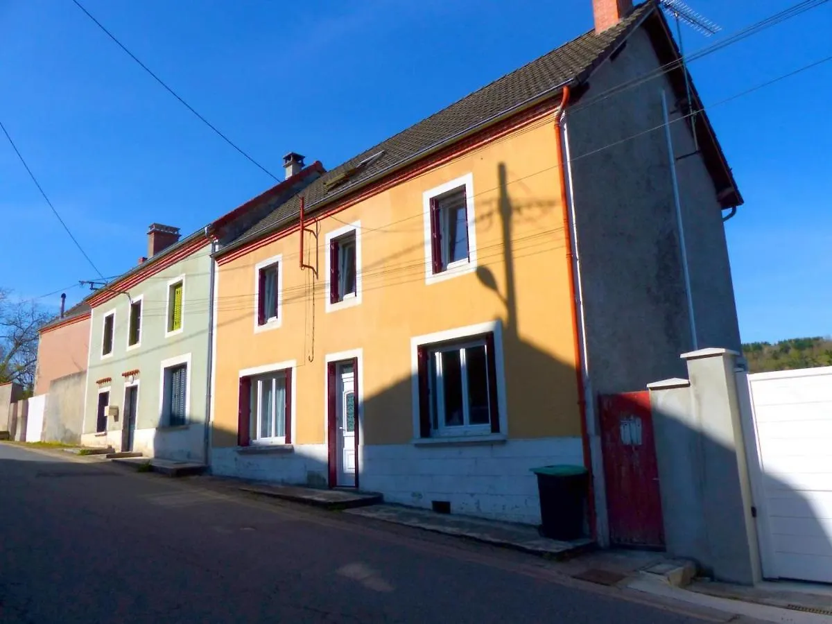 Charmante Maison Familiale Avec Cour Fermee, Proche Randonnees Et Sites Naturels - Fr-1-489-277 Arfeuilles