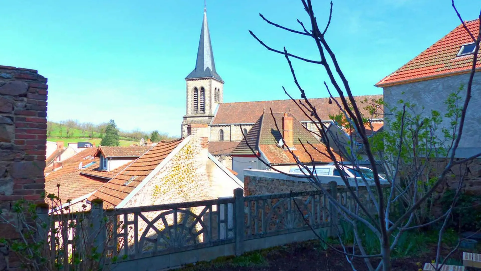 Charmante Maison Familiale Avec Cour Fermee, Proche Randonnees Et Sites Naturels - Fr-1-489-277 Arfeuilles 0*,  France