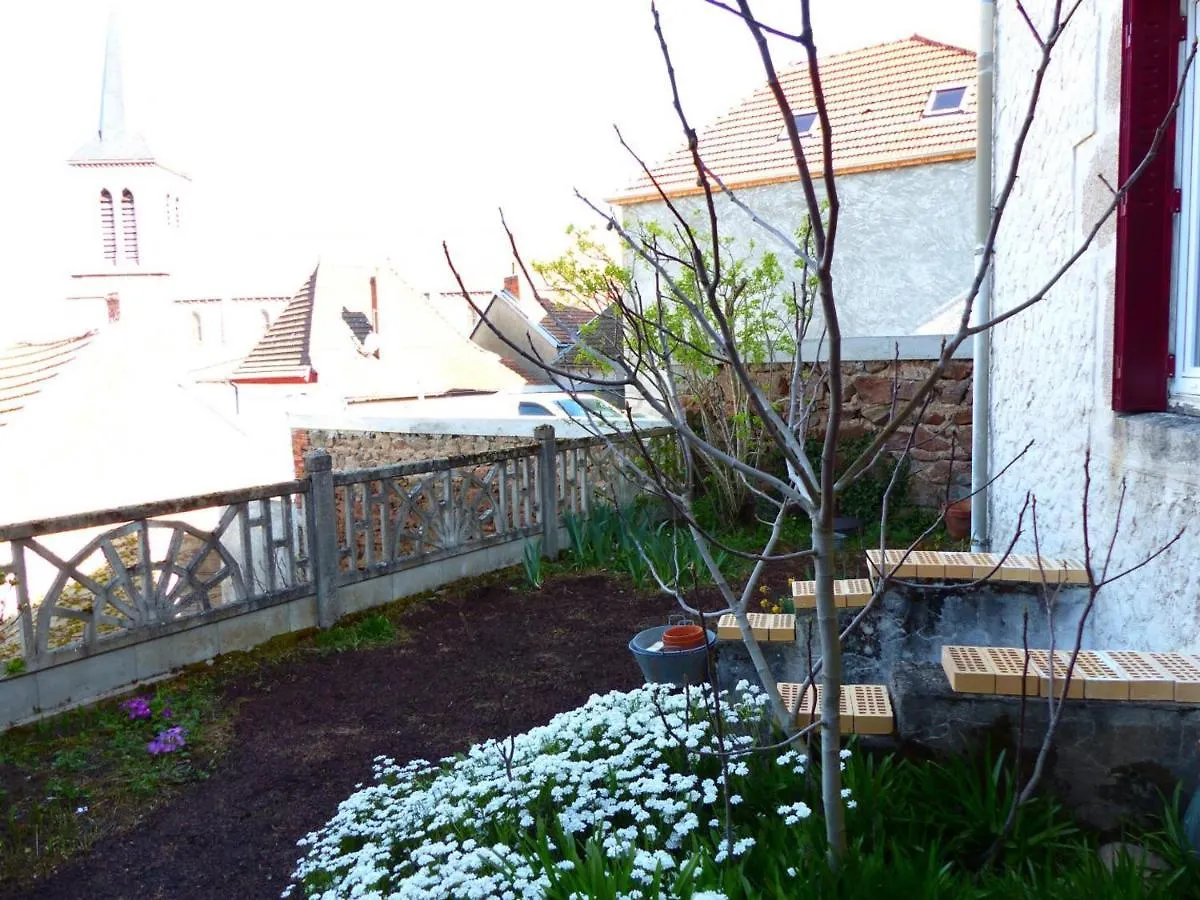 Holiday home Charmante Maison Familiale Avec Cour Fermee, Proche Randonnees Et Sites Naturels - Fr-1-489-277 Arfeuilles